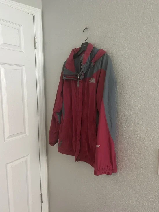 The North Face Women’s Red and Gray Ski/Snow Jacket - Picture 4 of 9